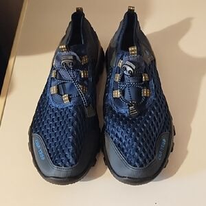 NWOT Size 12 Men's Blue Athletic Shoes NWOT.